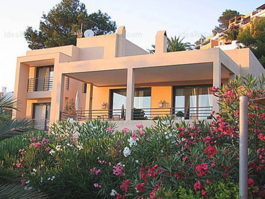 El ex jugador del Real Madrid Guti vende su mansión en Ibiza