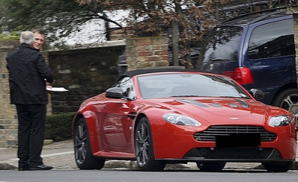 El nuevo Aston Martin V12 Vantage Roadster de Daniel Craig