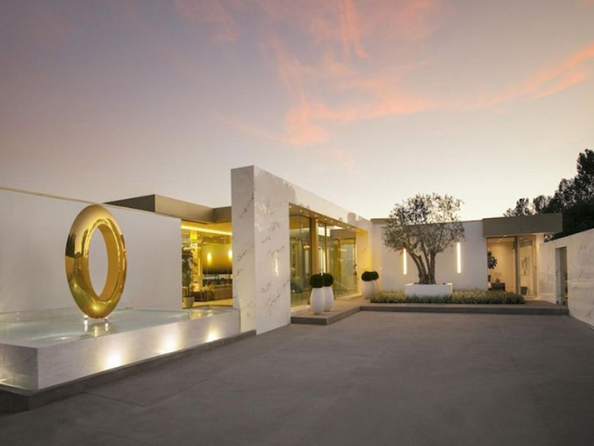 Una megamansión en Beverly Hills en venta por 100 millones de dólares