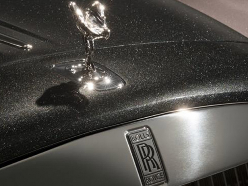 Rolls-Royce presenta la pintura de autos más cara del mundo