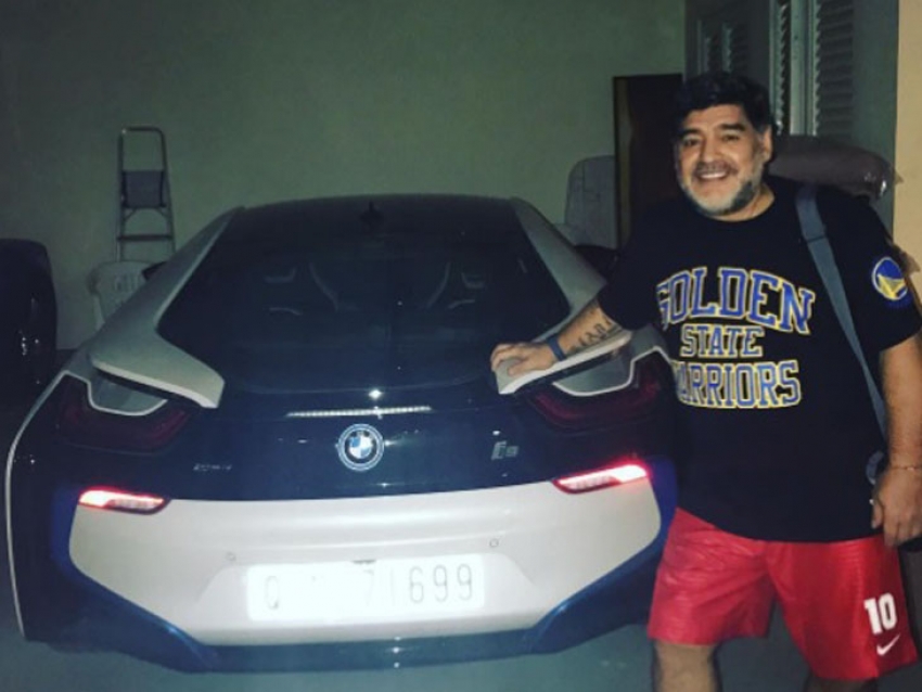 El extravagante BMW i8 de Diego Maradona