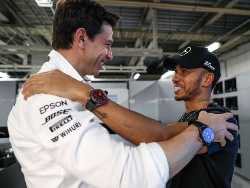 IWC felicitó a Lewis Hamilton por lograr su quinto título de Fórmula 1