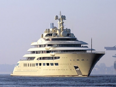 El magnate ruso Alisher Usmanov inaugura su yate de 600 millones