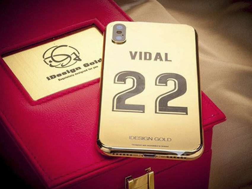 El lujoso iPhone X de Arturo Vidal
