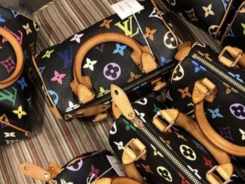 Kim Kardashian le regaló carteras Louis Vuitton a sus hijas y sobrinas