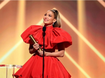 Jennifer Lopez deslumbra con su look en los People&#039;s Choice Awards