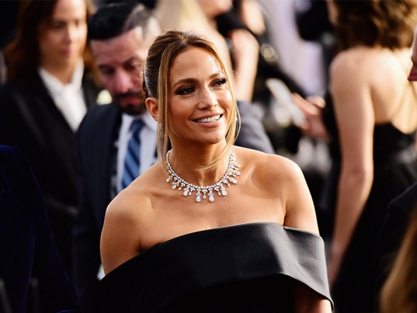 Jennifer Lopez con joyas Harry Winston en los SAG Awards 2020