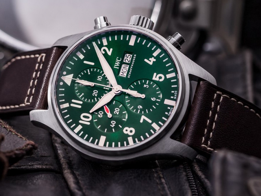 IWC lanza el elegante Reloj de Aviador Cronógrafo Racing Green