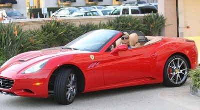 La nueva Ferrari de Paris Hilton