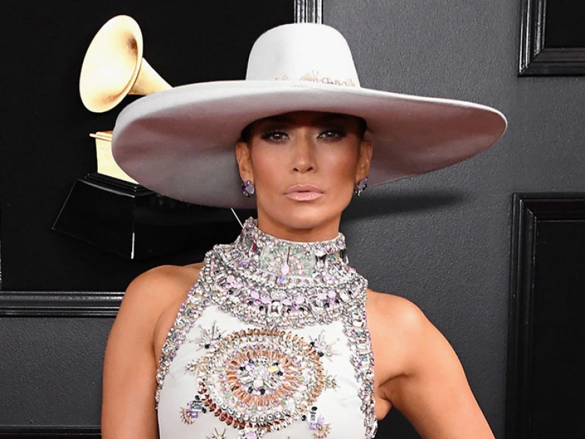 El impactante look de Jennifer Lopez en los Grammy 2019